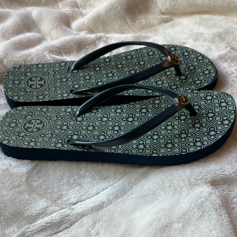 Tory Burch Navy and Sage Geometric Flip Flops Sz 7.5 - Picture 5 of 11